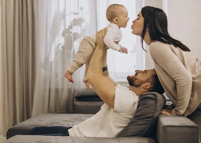 familia feliz em sua residencia